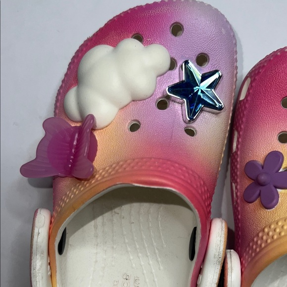 CROCS Kids Multicolor Sandals with Fun Charms - Picture 4 of 9